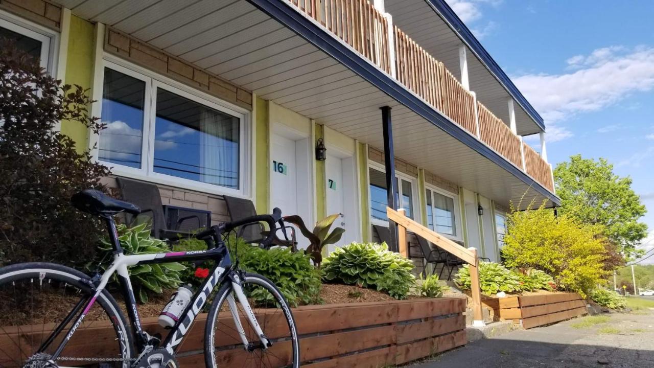 Auberge Happy Logis Lac-Etchemin Exteriör bild