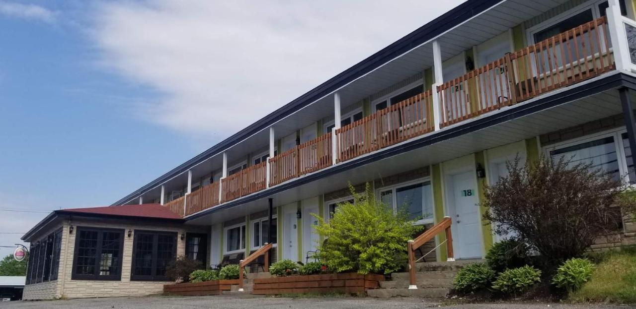 Auberge Happy Logis Lac-Etchemin Exteriör bild